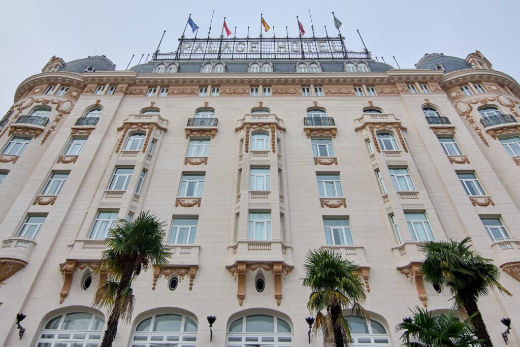 El renacer de un icono:The Palace Hotel, Madrid recupera su esplendor original tras una restauración histórica de su fachada